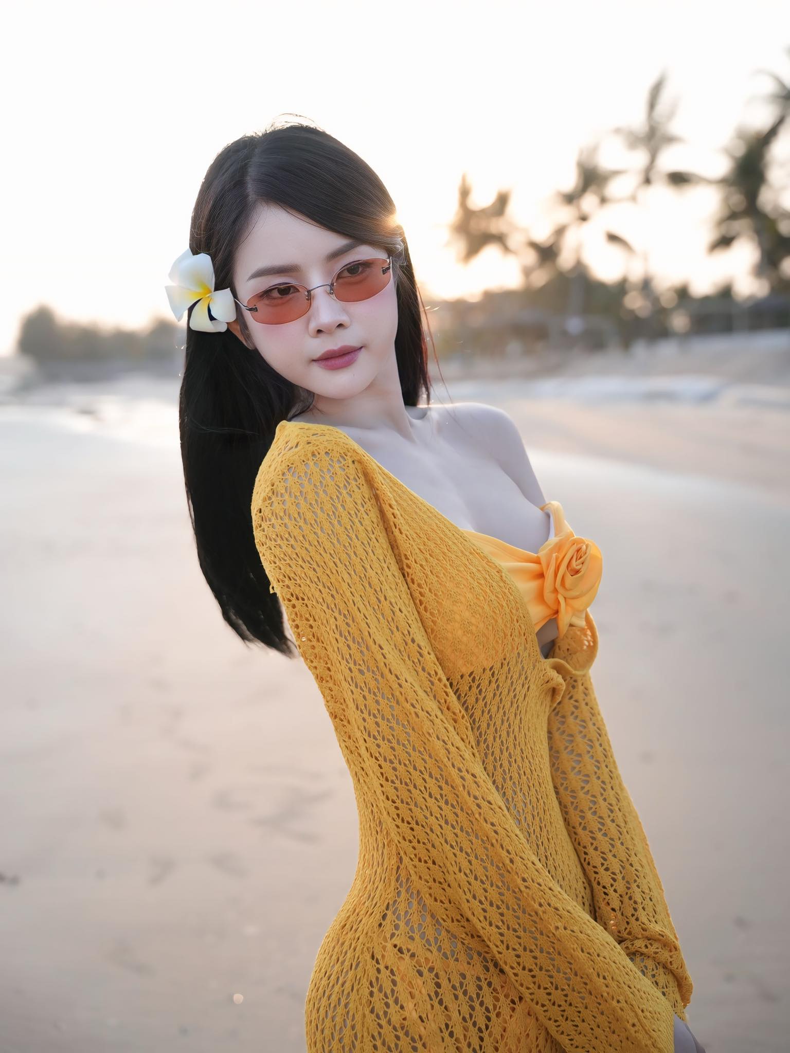 Admiring DJ Mie in a modest bikini, still captivating and causing a "fever" on social media 3 DJ Mie in a stylish yellow bikini