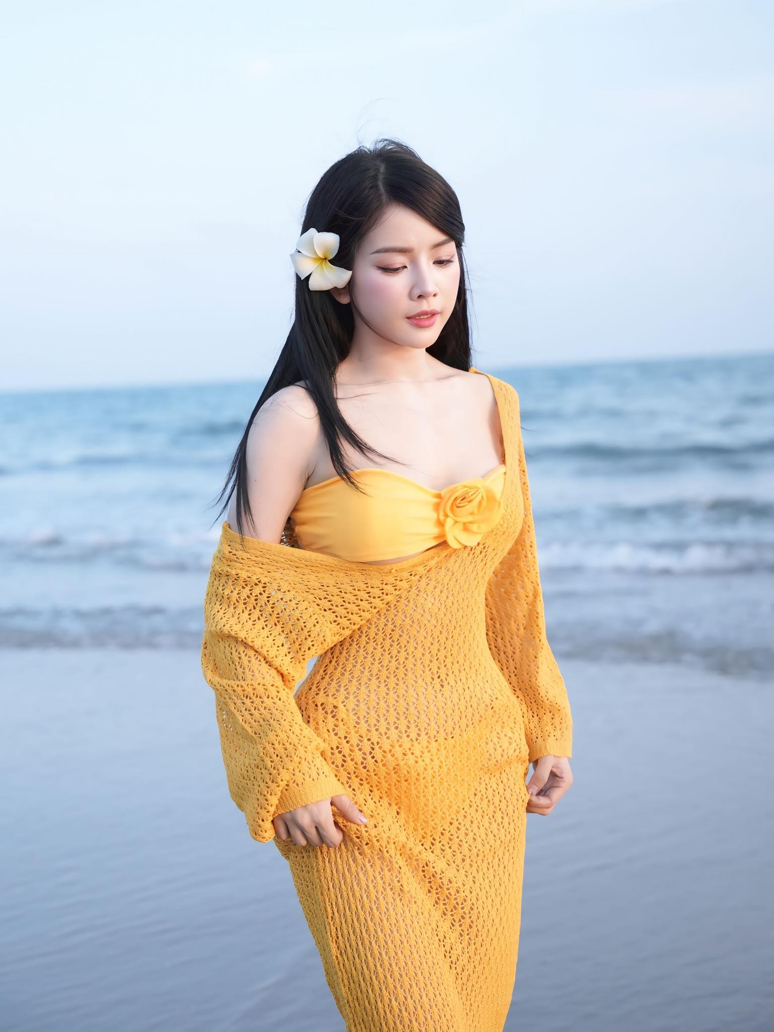 Admiring DJ Mie in a modest bikini, still captivating and causing a "fever" on social media 2 DJ Mie showcasing her style in a bikini