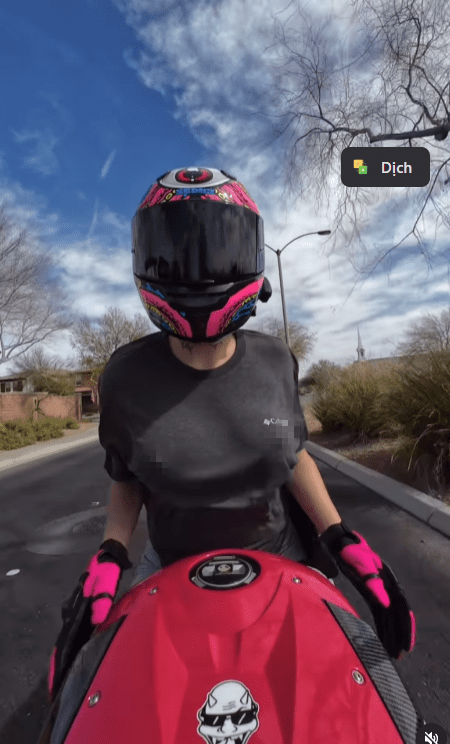 Female biker incites outrage by posting a video that is both sensitive and extremely dangerous 5 Influencer causing controversy while driving; image 5.