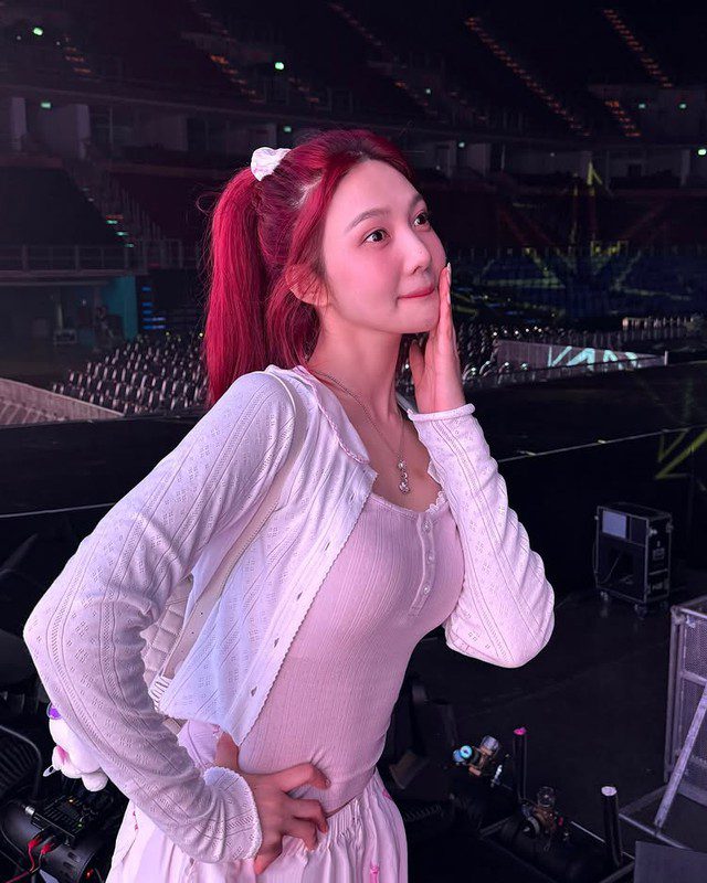 However, the public announcement of Joy's relationship sparked controversy However, the public announcement of Joy's relationship sparked controversy