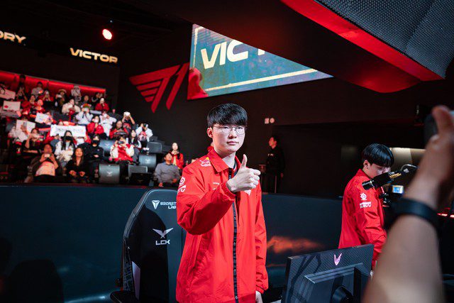 Certainly, with the conditions met in the matches against DRX and Gen.G, they will achieve 3 games played. Faker on the verge of a historic milestone as fans have begun to lose faith in T1.