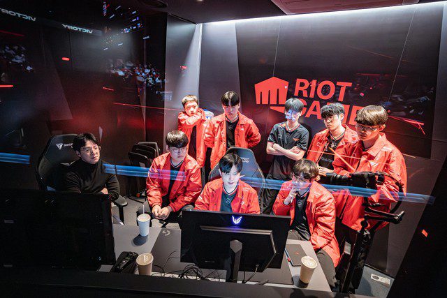 T1 faces a daunting path to MSI and the World Championship remains a distant goal. Faker on the verge of a historic milestone as fans have begun to lose faith in T1.