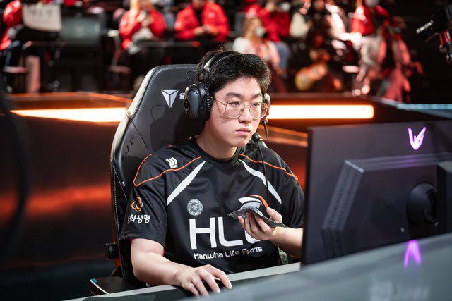 Zeus displayed remarkable skills during the match. Zeus displayed remarkable skills during the match.