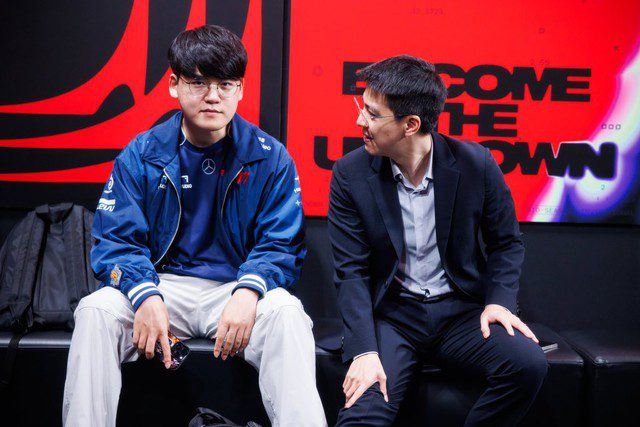 While previously, Coach KkOma and Coach Tom had conflicting opinions regarding Gumayusi. Analysis of the match against Gen.G, fans discover the T1 coaching staff also has conflicts