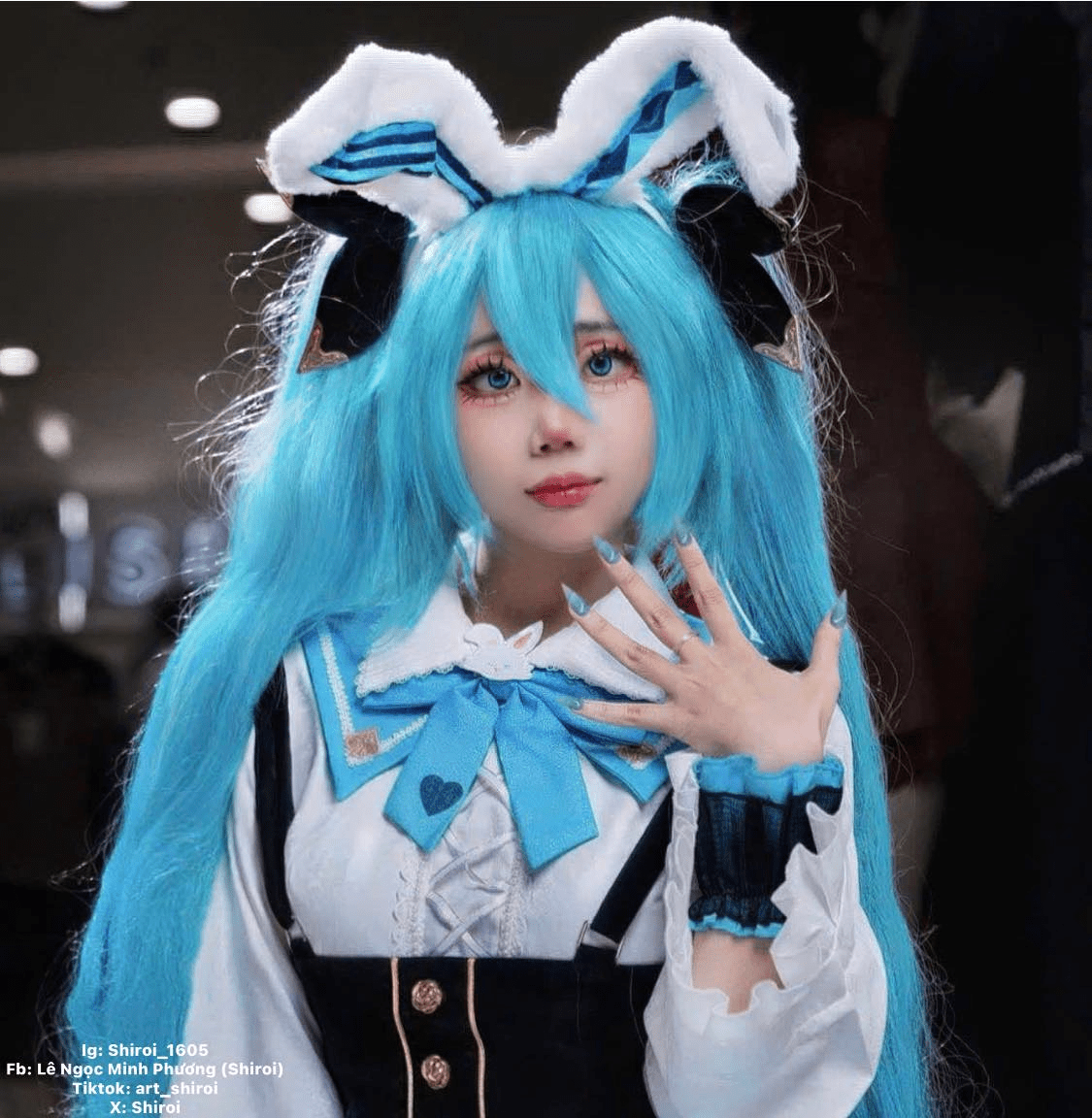 Rarely sharing photos in revealing outfits to showcase her hot appearance, fans are dissatisfied and demand the return of the old coser! 1 Shiroi showcasing her cosplay talent.