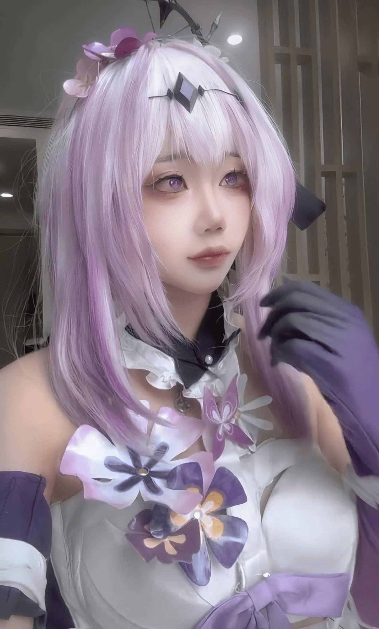 Rarely sharing photos in revealing outfits to showcase her hot appearance, fans are dissatisfied and demand the return of the old coser! 7 Shiroi's transformation drawing mixed reactions.