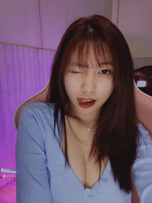 Jiny stands out with her gaming skills and charming personality. Jiny - The only female player in PUBG Mobile tournament