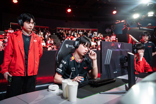 The coaching staff of T1 must take responsibility The coaching staff of T1 must take responsibility