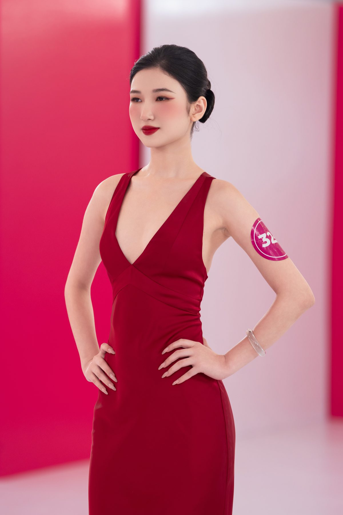 Unrecognizable TikToker Who Once Cried Over Criticism Now Confidently Shows Off Her Legs Over 1 Meter Long 5 N.M casting for Next Top Model