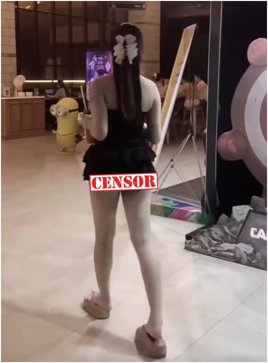 Intentionally wearing a short dress, the girl attracted over 2 million views but received only criticism 1 The girl in a short skirt attracted over 2 million views.