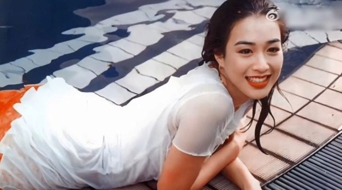 Chung Lệ Đề named 'the most memorable Asian woman' in 2000 by FHM Singapore. Chung Lệ Đề named 'the most memorable Asian woman' in 2000.