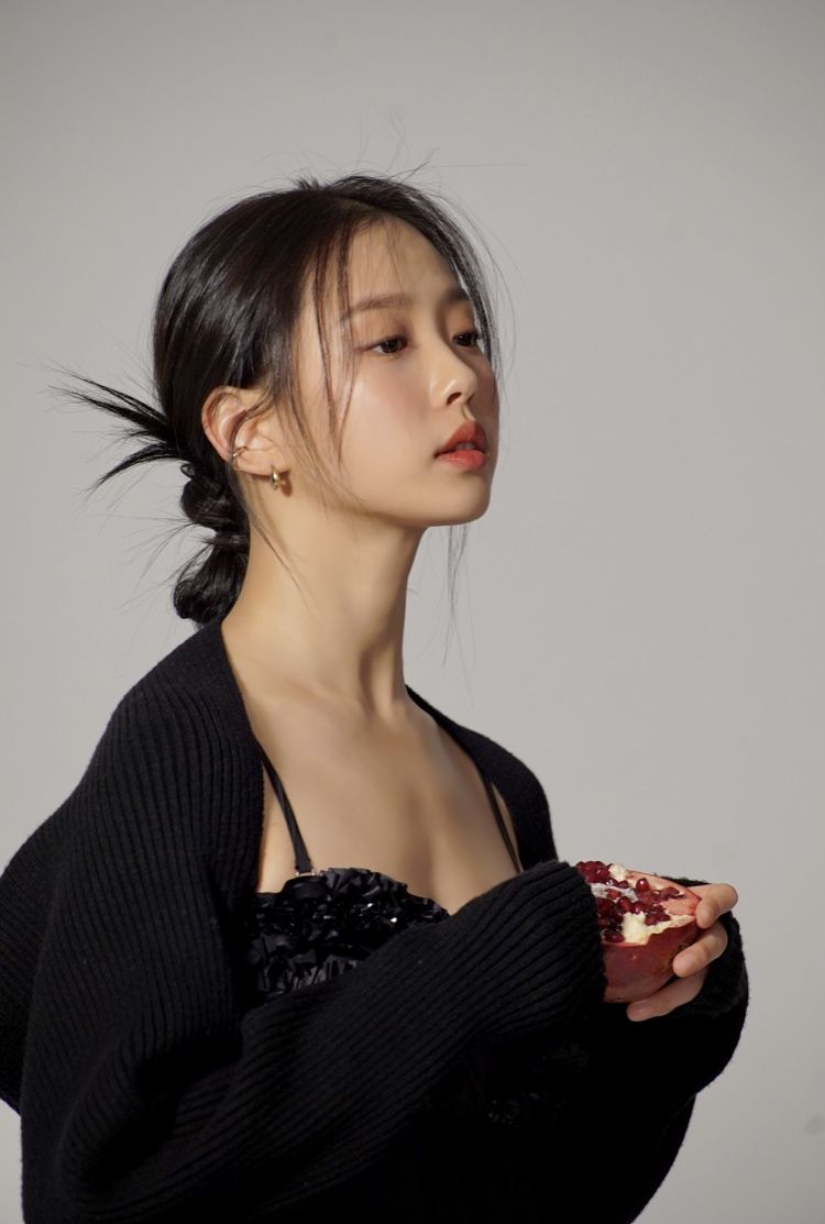 Korean Beauty Stars in 7 Globally Popular Films: Their Looks Elevate Every Character, A Visual Feast for the Eyes 2 Go Min Si: A Rising Star