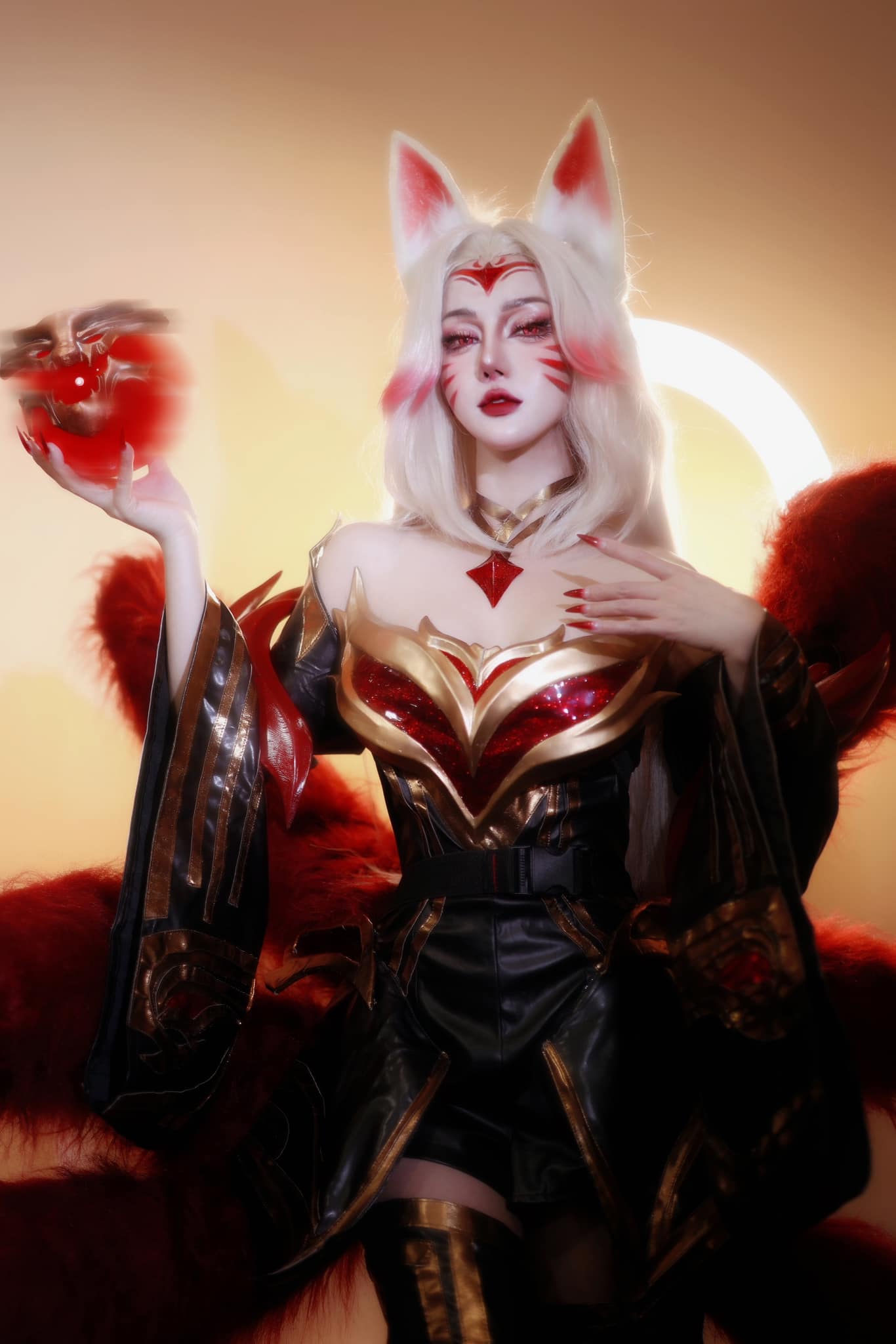 Can't Take My Eyes Off the 30 Seconds of Captivating Dance Showcase by the Beautiful Coser 3 Coser in unique outfit
