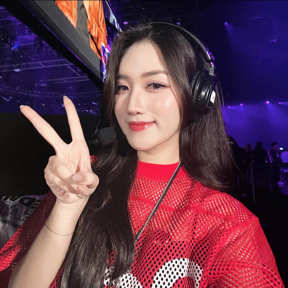 Capturing the Dreamy "Muse" Moments of MC Linh Nắng that Melted Hearts Online 3 Linh Năng's captivating presence