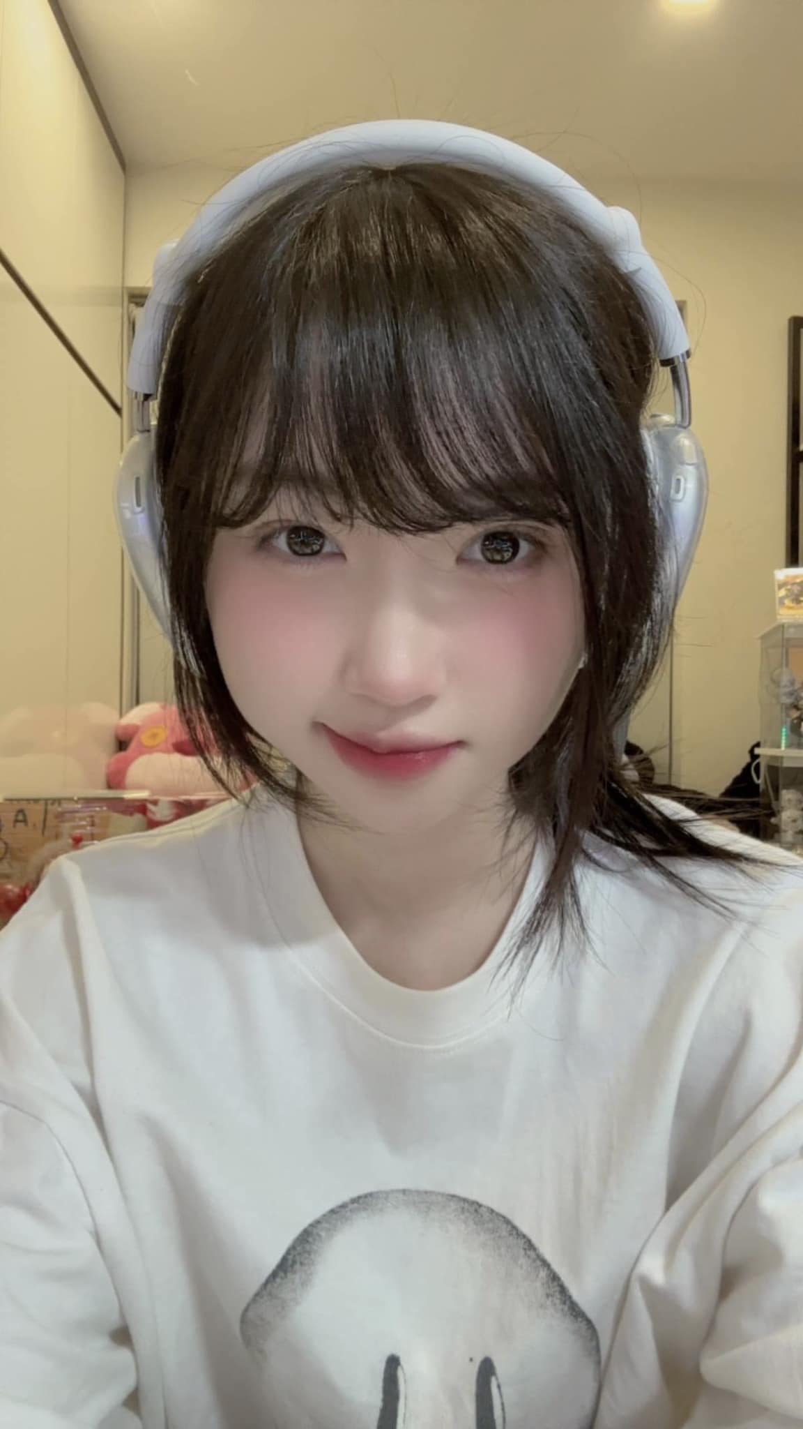 Beautiful female streamer posts a photo with a member of Team Refund, netizens dig up the past alongside streamer S 7 Chubby streamer with Team Refund member at an event.