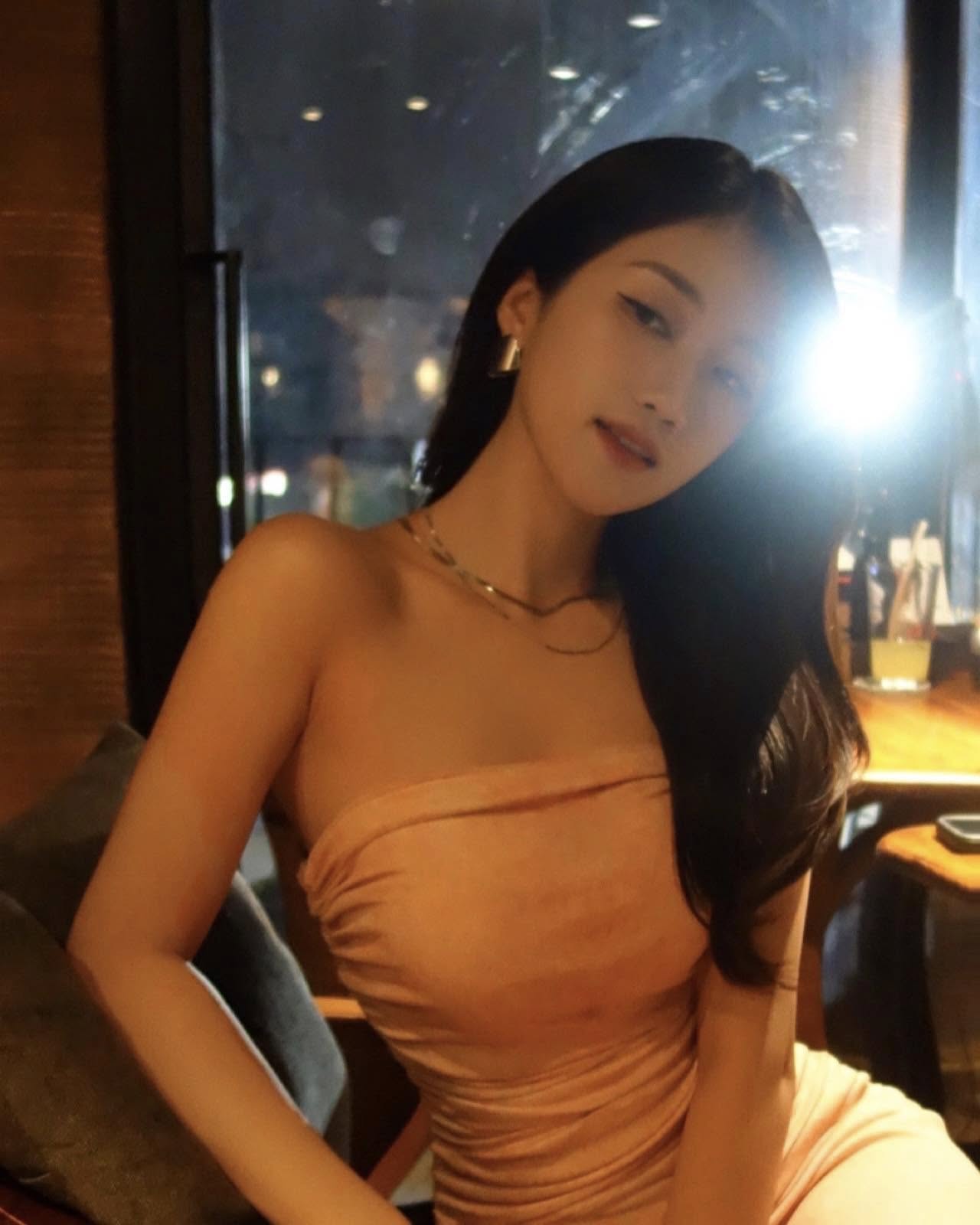 Capturing the Dreamy "Muse" Moments of MC Linh Nắng that Melted Hearts Online 8 Linh Năng's captivating content