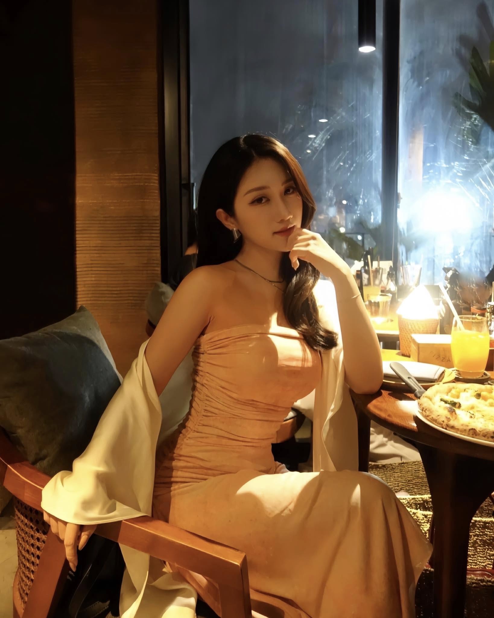 Capturing the Dreamy "Muse" Moments of MC Linh Nắng that Melted Hearts Online 9 Linh Năng's engaging personality