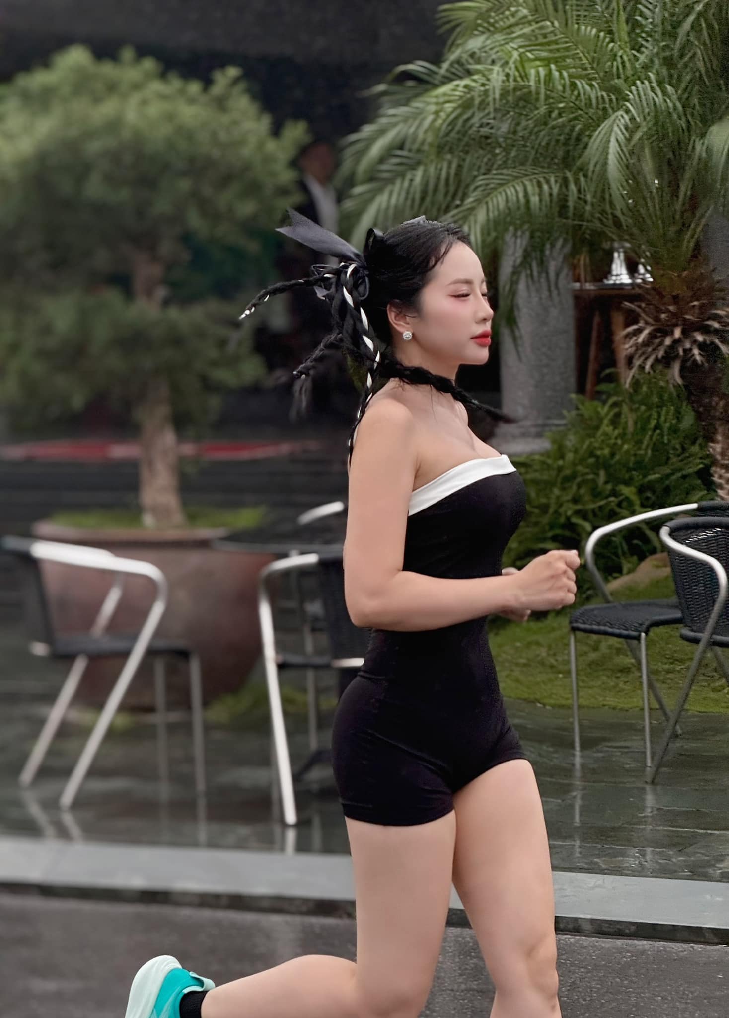 Self-proclaimed as the "Goddess of Running," the flawless beauty of a hot girl adored by thousands 3 Loan Barbie Training