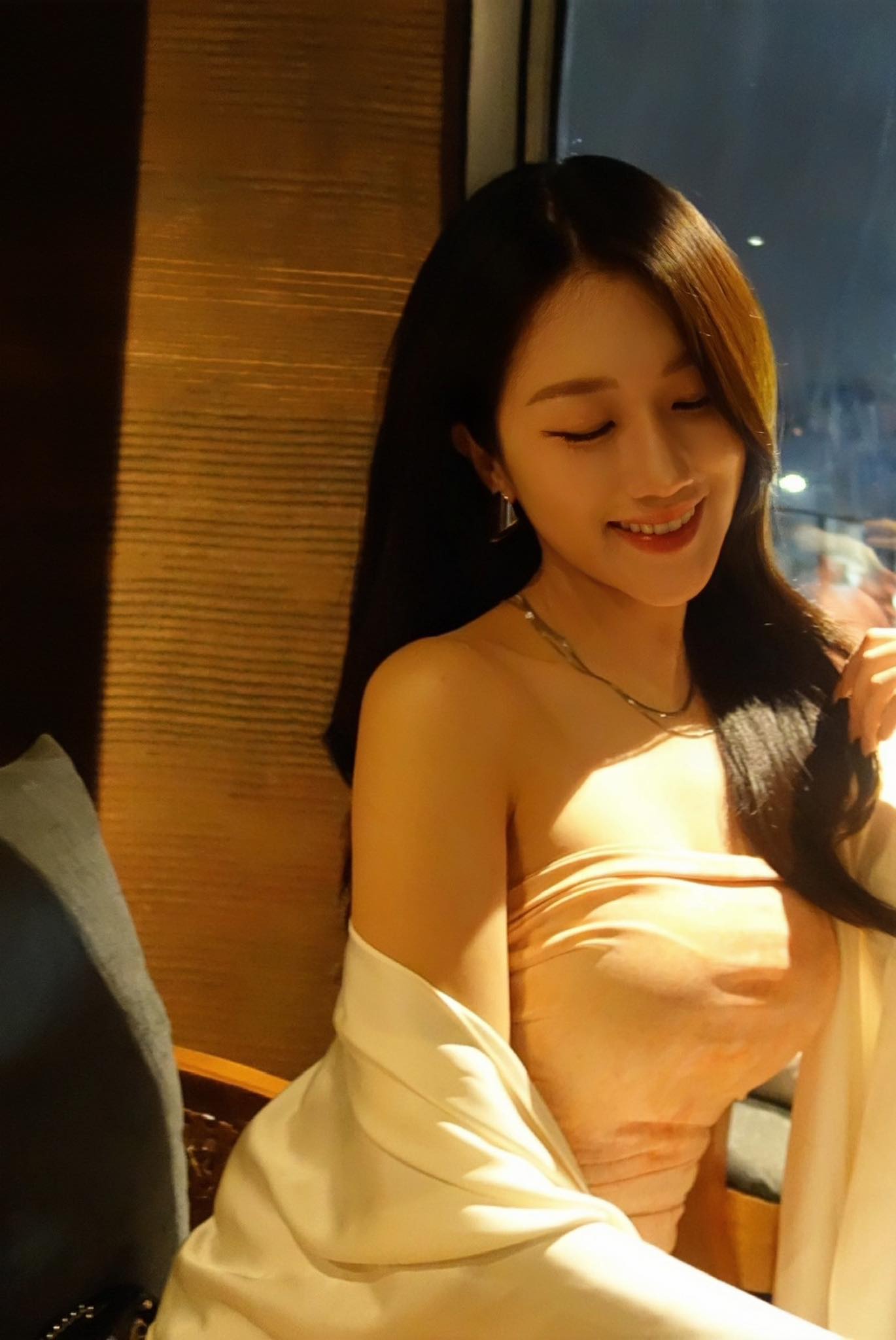 Capturing the Dreamy "Muse" Moments of MC Linh Nắng that Melted Hearts Online 10 Linh Năng's dynamic presence