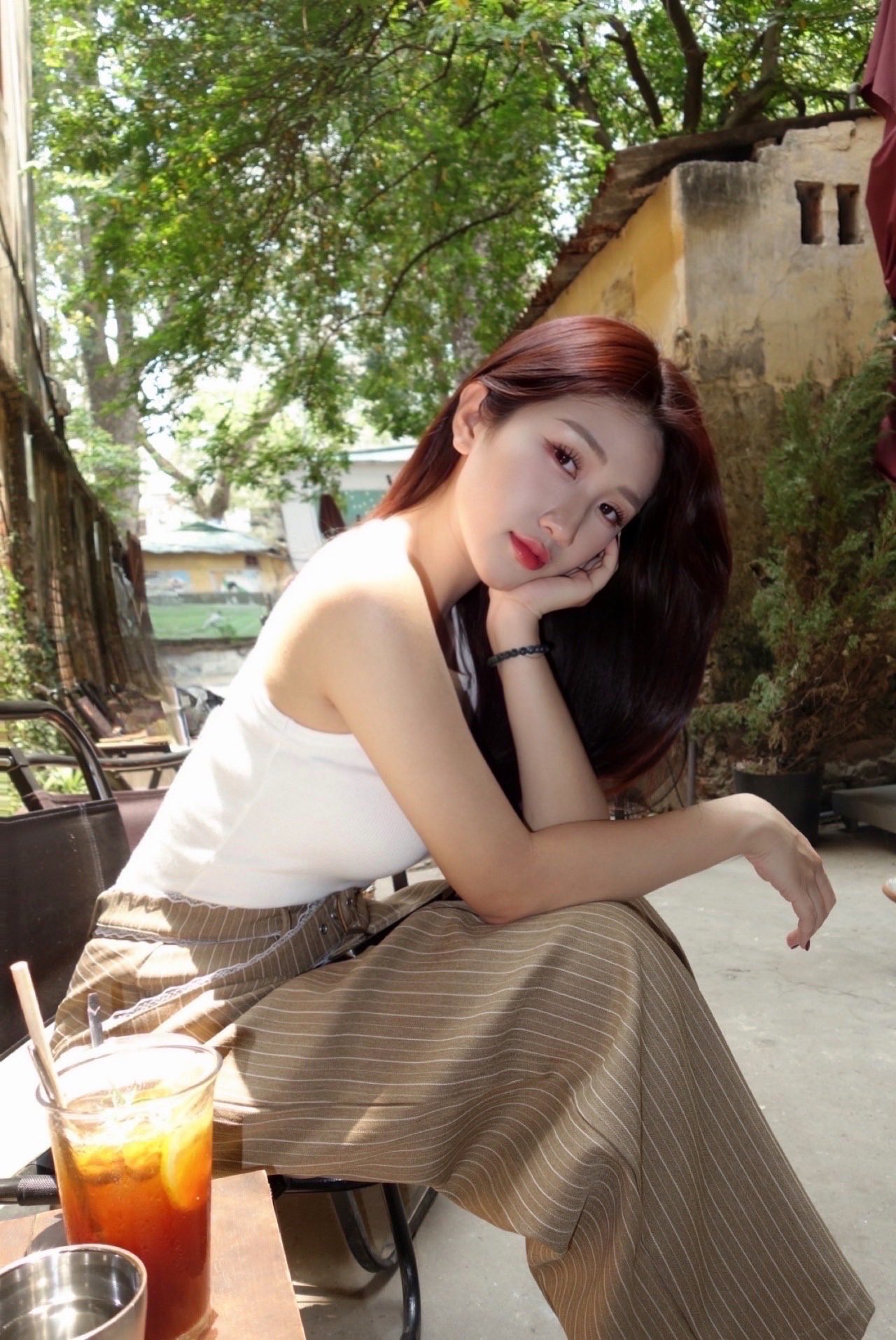 Capturing the Dreamy "Muse" Moments of MC Linh Nắng that Melted Hearts Online 5 Linh Năng's charming smile
