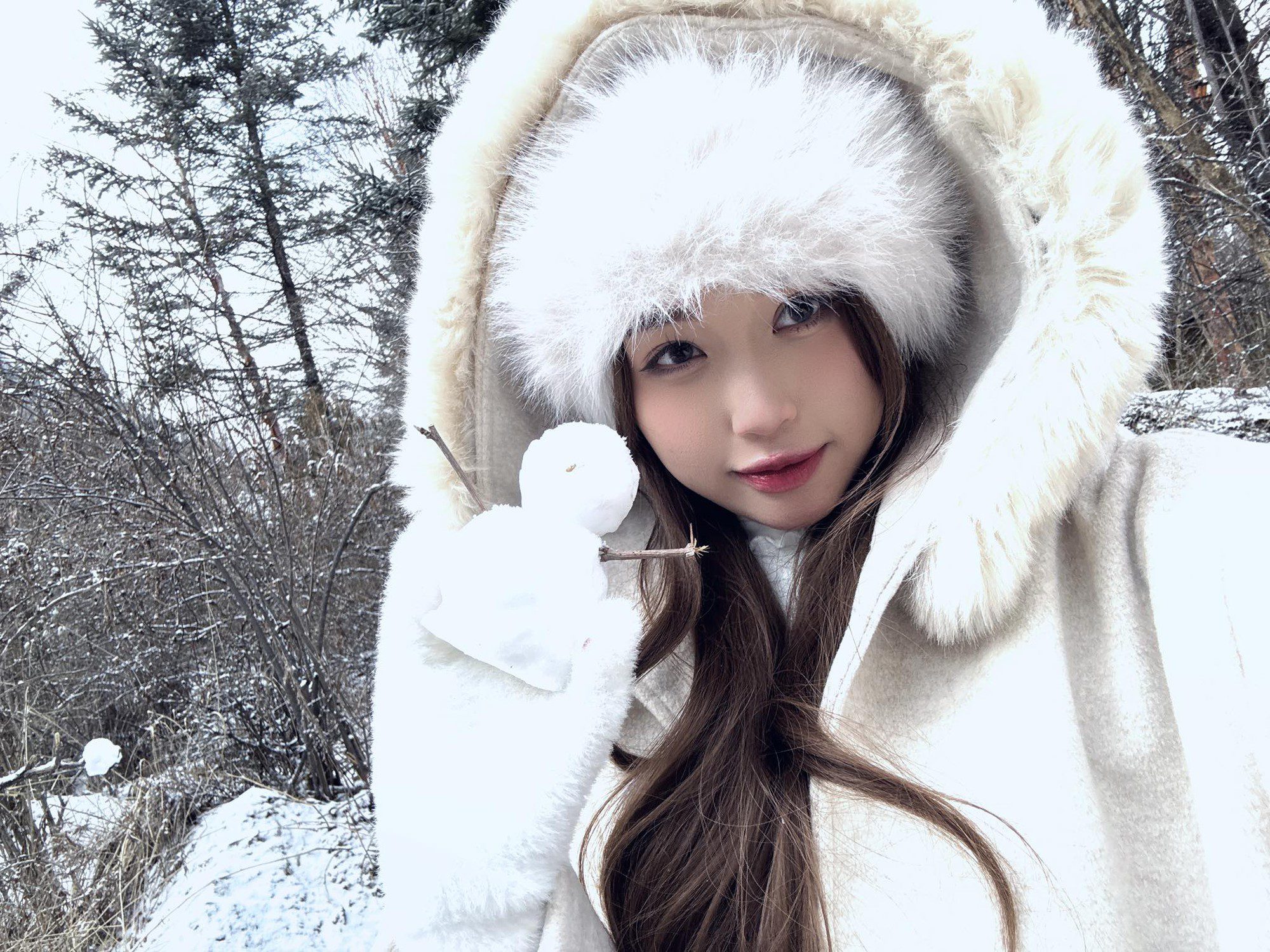 Beautiful female streamer posts a photo with a member of Team Refund, netizens dig up the past alongside streamer S 5 Chubby streamer with Team Refund member at an event.