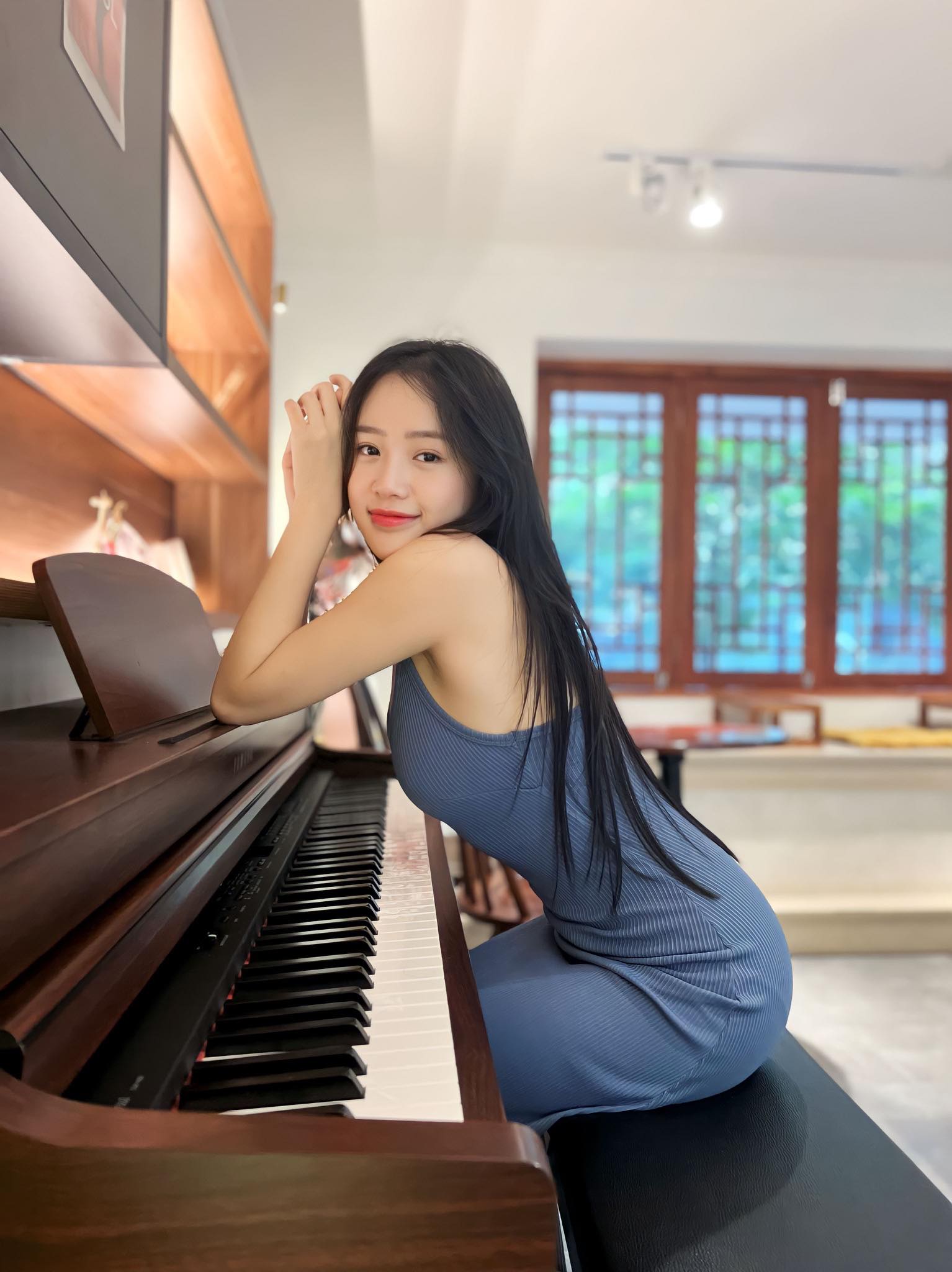 Fan asks difficult questions, Mai Linh Zuto delivers a 'perfectly on point' response 1 Male fan overwhelmed, Mai Linh Zuto delivers a stunning performance