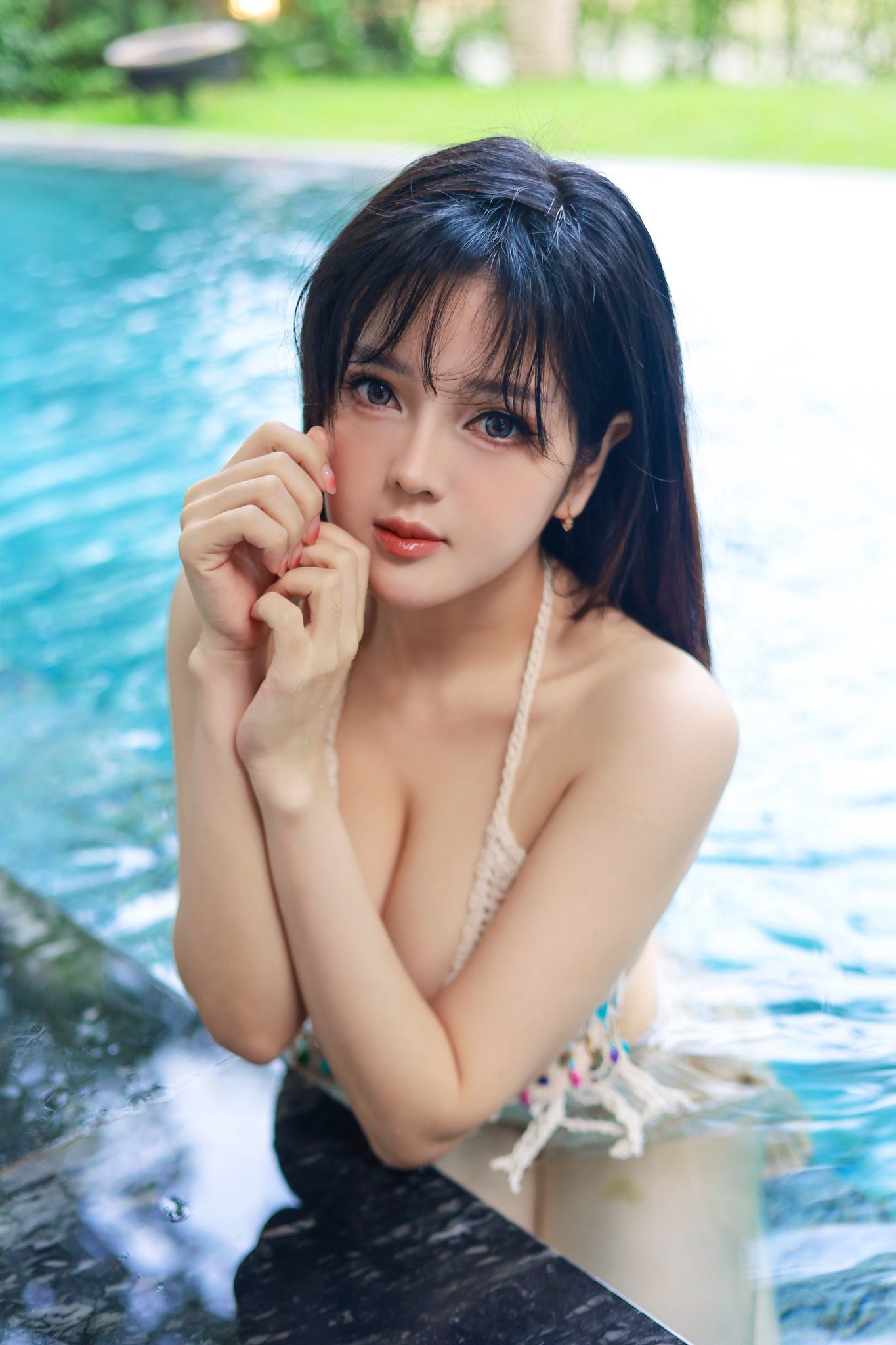 After the comeback, the early-generation streamer goddess unexpectedly shares photos showcasing her stunning figure, with a soul that "overflows" and takes your breath away 5 Streamer Trang Bít Tết showcasing her impressive figure