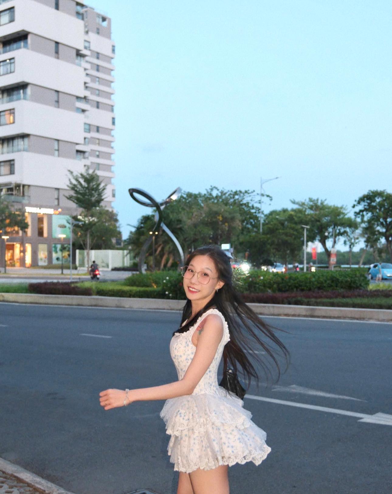 Charismatic female streamer, previously shunned by viewers due to personal controversies, unexpectedly posts a heartfelt letter for her "comeback" 8 Alicia's journey continues