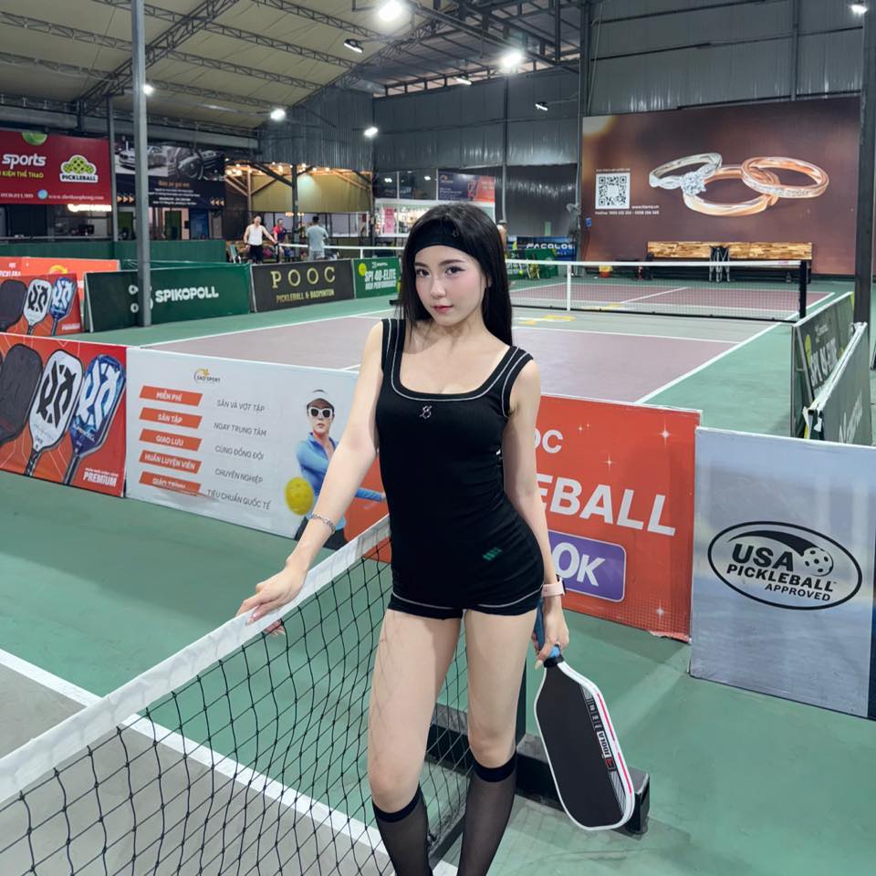 Showcasing "dancer" skills on the court, hot girl pickleball sparks heated controversy 2 Nguyen Mai on the court