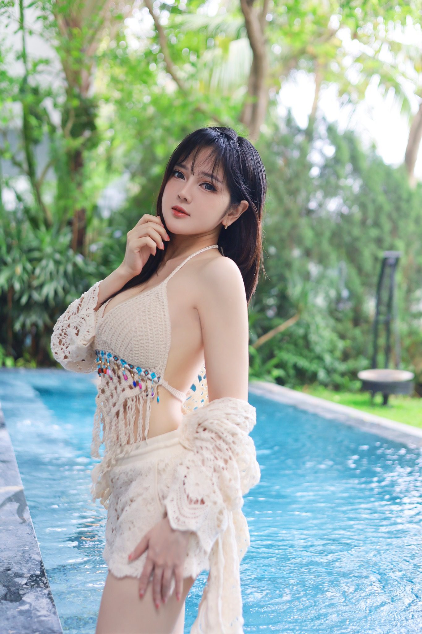 After the comeback, the early-generation streamer goddess unexpectedly shares photos showcasing her stunning figure, with a soul that "overflows" and takes your breath away 2 Streamer Trang Bít Tết showcasing her impressive figure