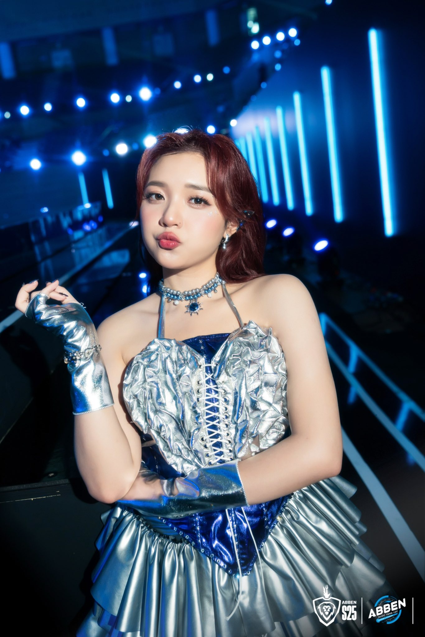 Female MC takes over the "spotlight" of the Arena of Valor stage, releases full HD images flooding the screen after the ĐTDV finals 3 MC Phuong Thao captivating the audience