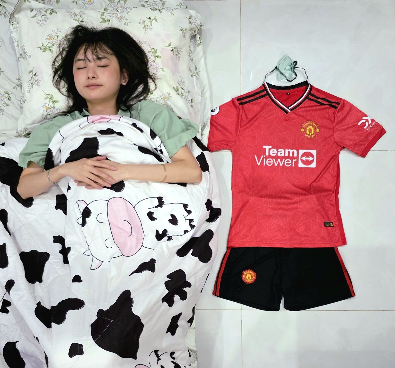 Female MU fan streamer activates "chat ban" mode just after one night 1 MU fan streamer excited