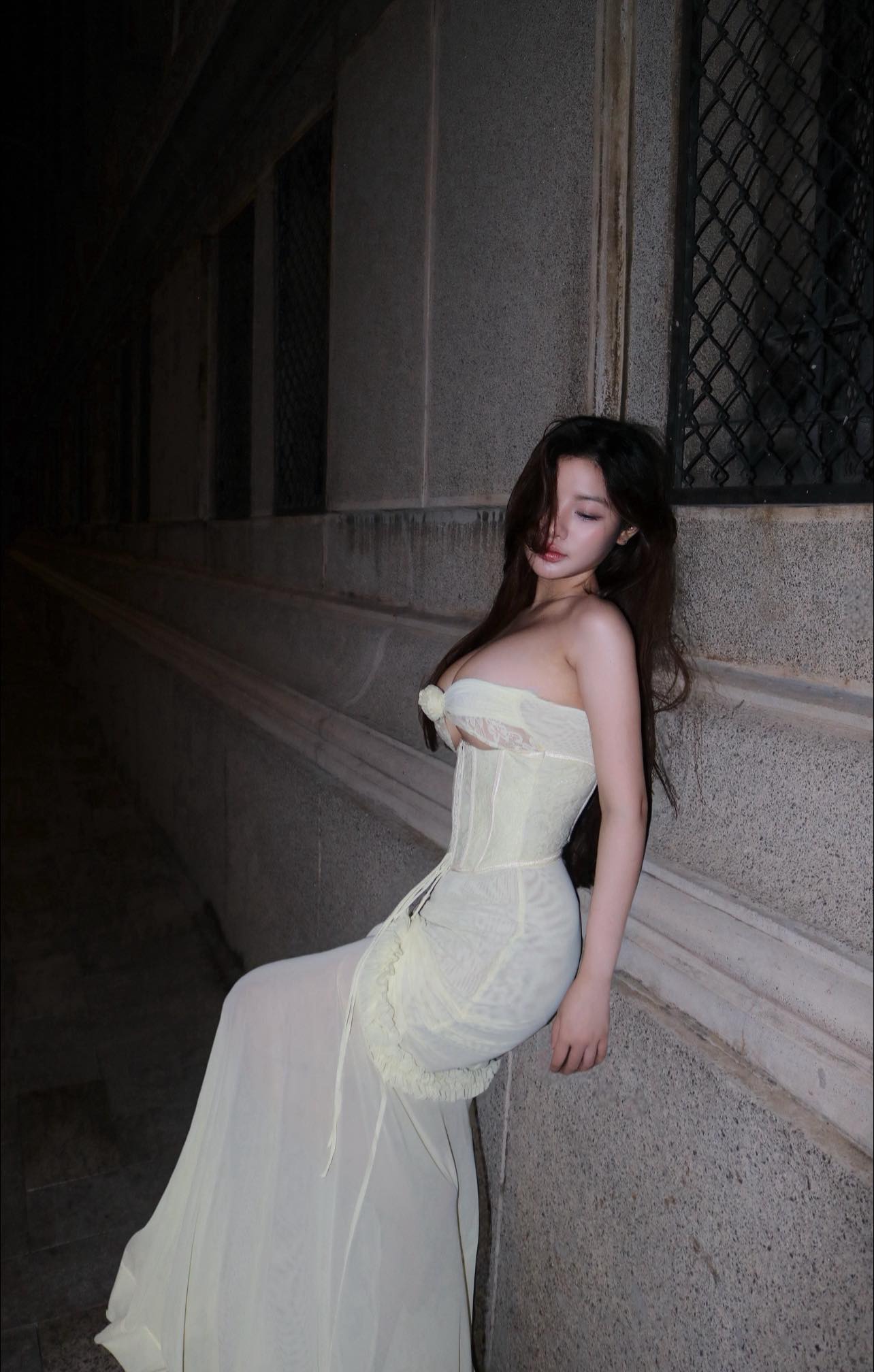 Hot girl speaks out against rude comments 4 Hot girl gaining attention with trending discussions - Image 4.