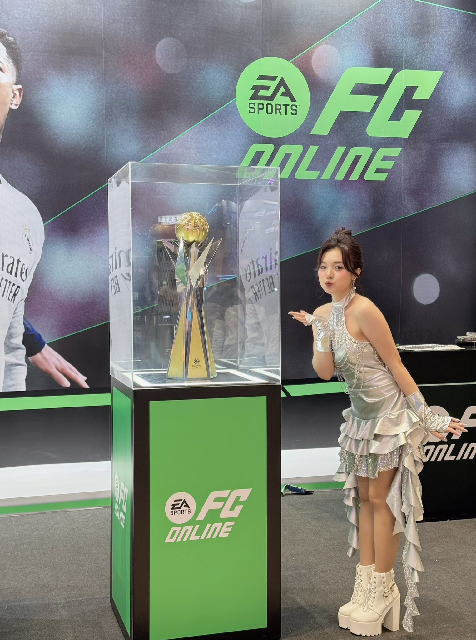 The Hottest MC in Arena of Valor Dazzles at Vietnam GameVerse 2025, Honored with a Title by "Hardcore Fans" 3 MC Phuong Thao at Vietnam GameVerse 2025
