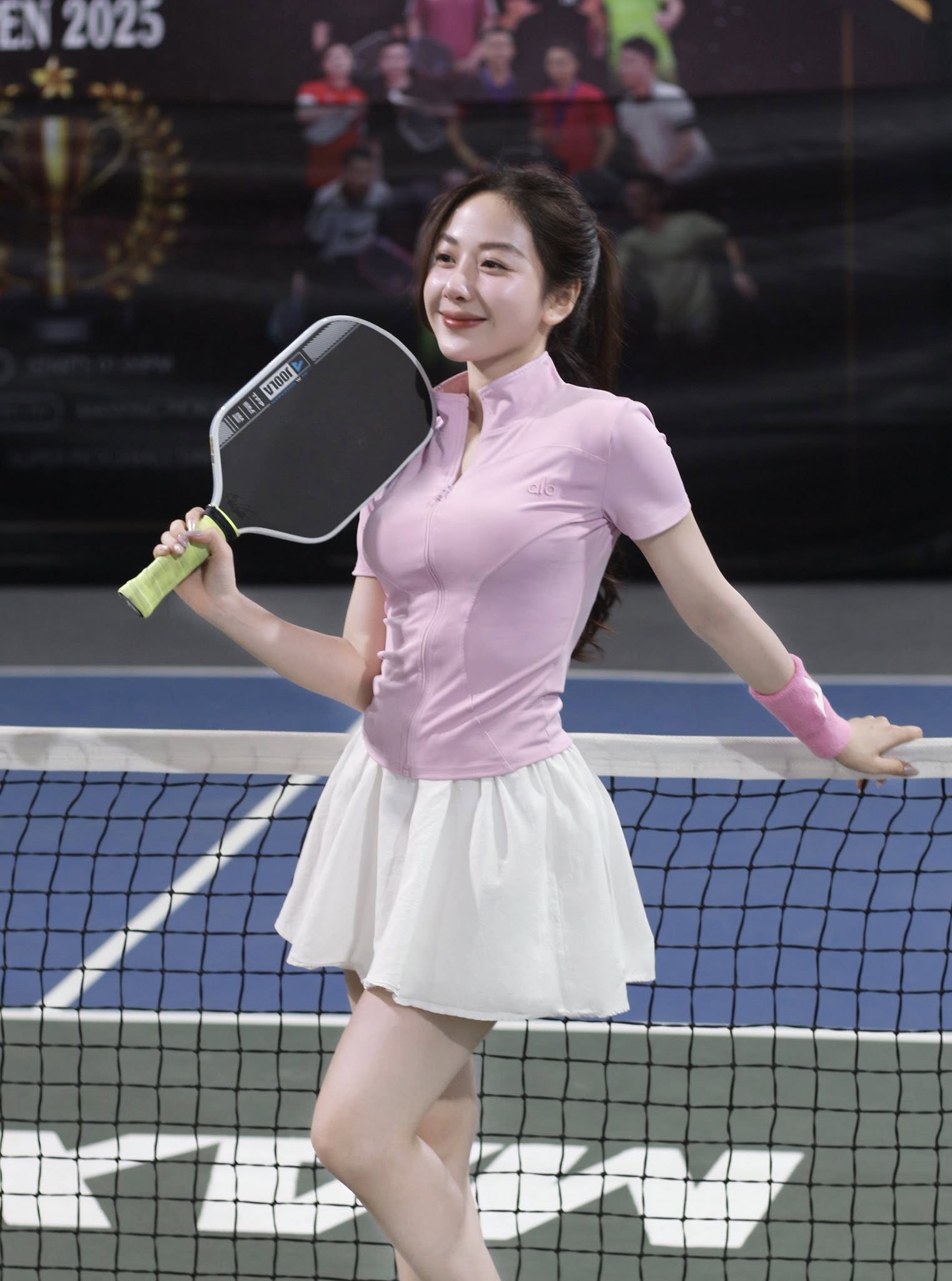 Just Joined the Pickleball Community, the Beautiful Girl Has Made Hearts Sigh 1 As she enters the pickleball scene, the beautiful girl has caused a stir.