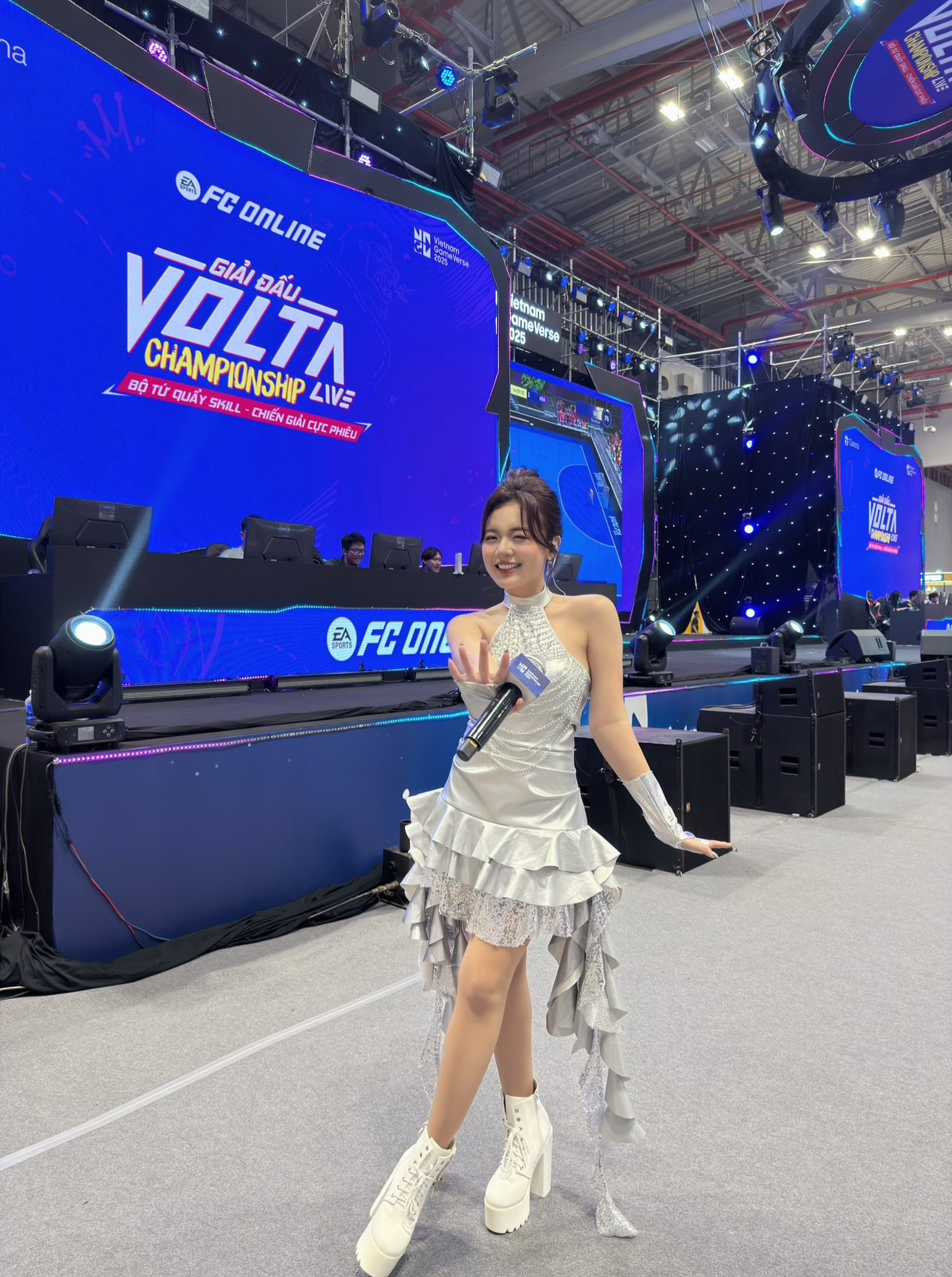 The Hottest MC in Arena of Valor Dazzles at Vietnam GameVerse 2025, Honored with a Title by "Hardcore Fans" 2 MC Phuong Thao at Vietnam GameVerse 2025