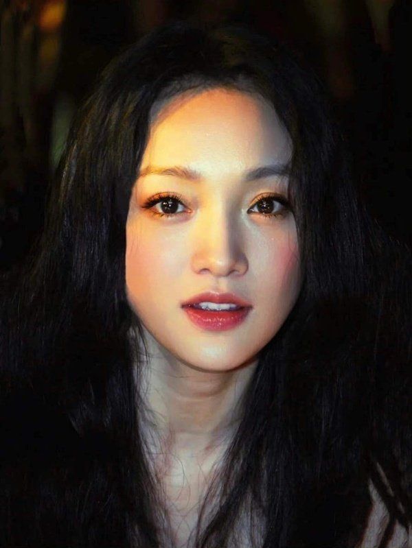 10 Beauties with the Most Beautiful Eyes in the World: Kim Ji Won Ranks Last, Number 1 is the "Eighth Wonder of the World" 8 10 Most Alluring Eyes in the World: Kim Ji Won ranks first.