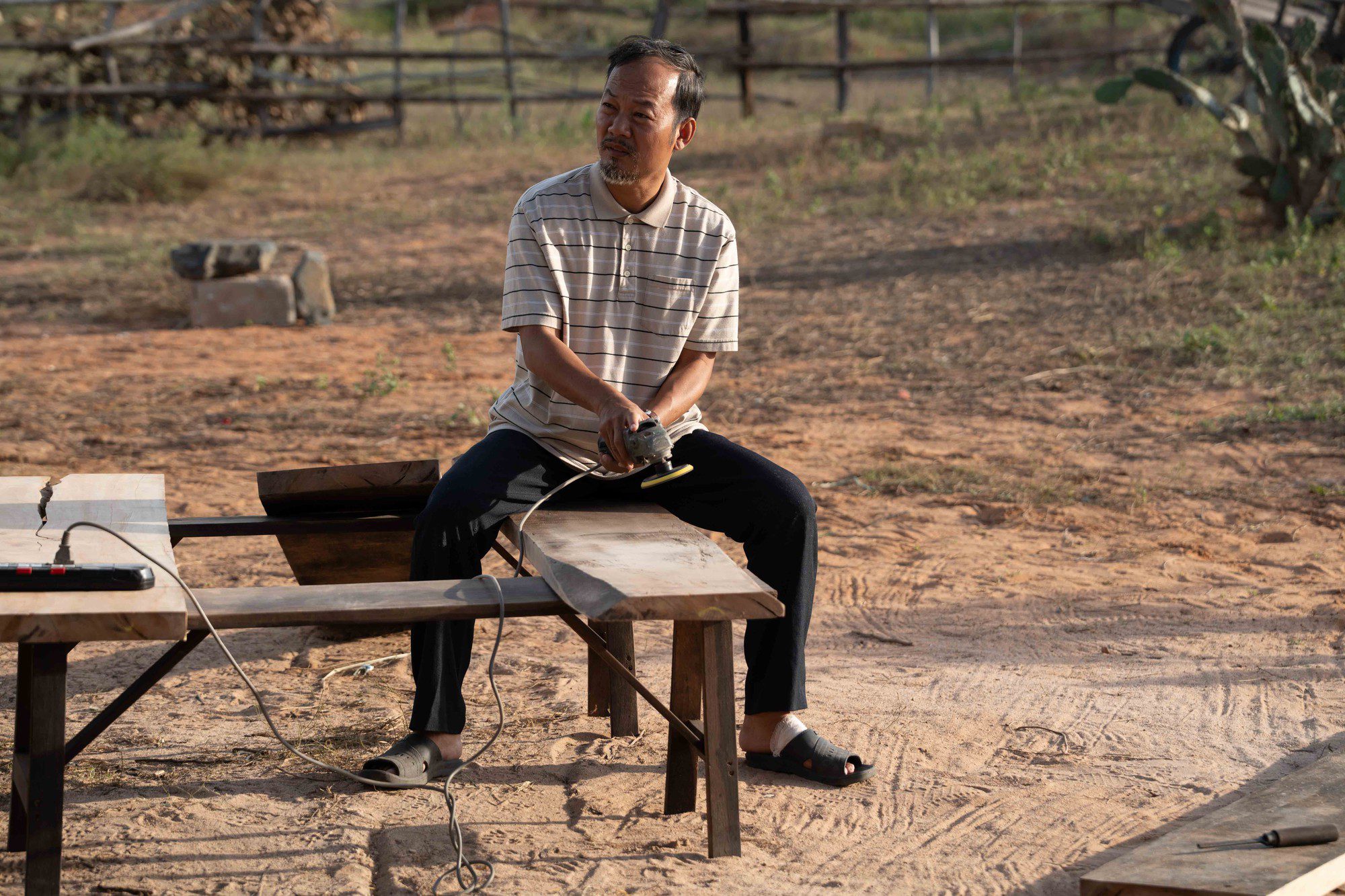 Life Lessons from Lật Mặt 8: Just Because the Father Lives Richly, Doesn't Mean the Child Must Thirst! 2 The Lessons from Lạt Mặt 8: A Father’s Sacrifice, A Son’s Independence - Image 2.