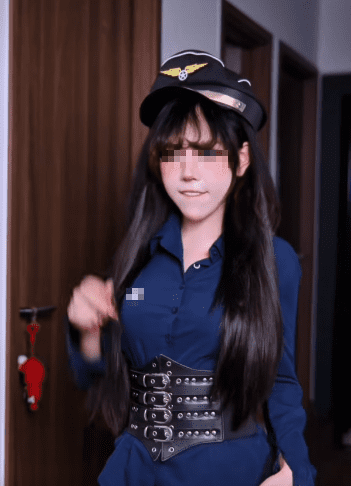 Controversial Action: The Girl Playing "Top Top" is Reminded by Netizens "Don't Be Like Le Bong" 2 Controversial actions by B.K