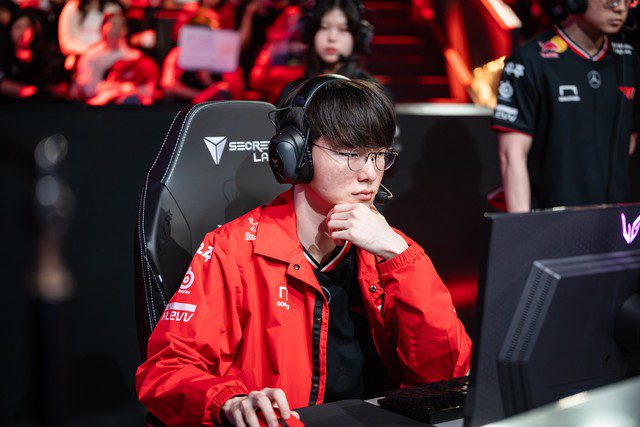 Faker doesn't forget to "troll" T1 after the overwhelming victory against FOX 1 faker t1 1 17479724748162062667464