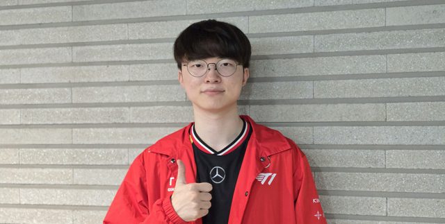Faker doesn't forget to "troll" T1 after the overwhelming victory against FOX 2 faker t1 2 1747972474696239881834