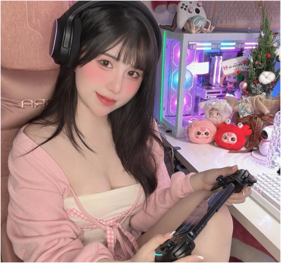Only Creating Content to Show Off Gaming Corners, Female Streamer Still Achieves Extremely High Engagement 9 Tiểu An's charming gaming corner