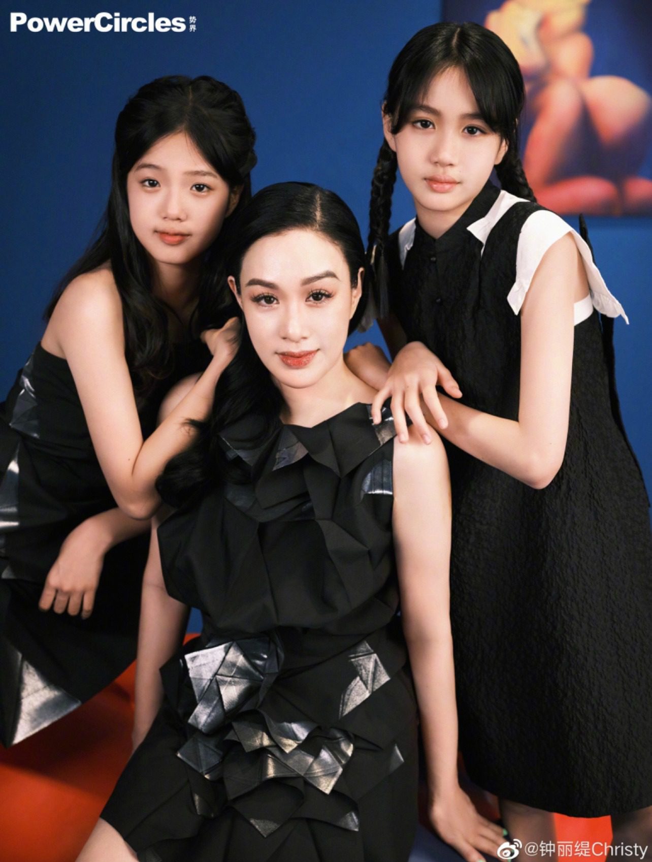 Jaden and Cayla are renowned for their stunning looks and have inherited their mother's beauty. Jaden and Cayla, the beautiful daughters of Chung Lệ Đề.
