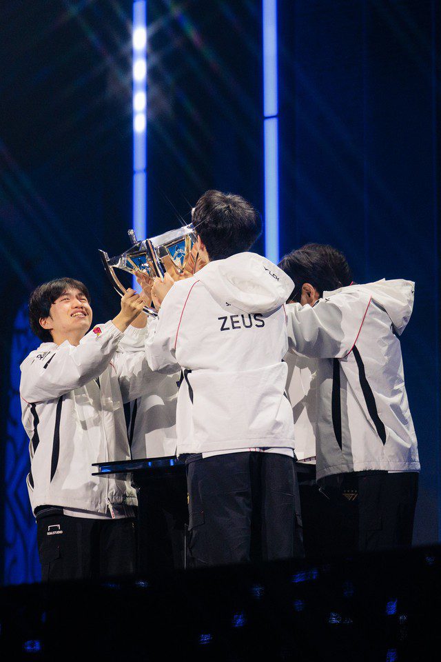 The 2024 World Championship skin is set to bring many emotions for the League of Legends community, especially T1 fans. The 2024 World Championship skin is set to bring many emotions for the League of Legends community, especially T1 fans.