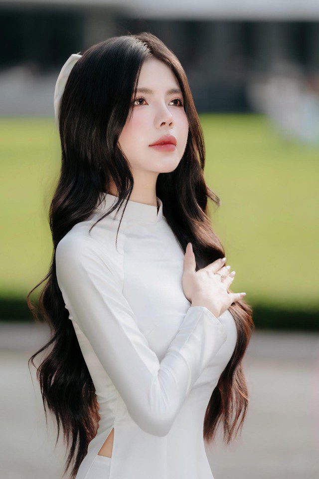 Mai Dora releases a series of áo dài photos to celebrate April 30, leaving people "unable to take their eyes off" 1 mai dora 2 17460917819221941550681