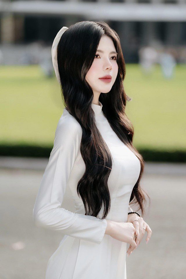 Mai Dora releases a series of áo dài photos to celebrate April 30, leaving people "unable to take their eyes off" 4 mai dora 5 17460917819581786759798