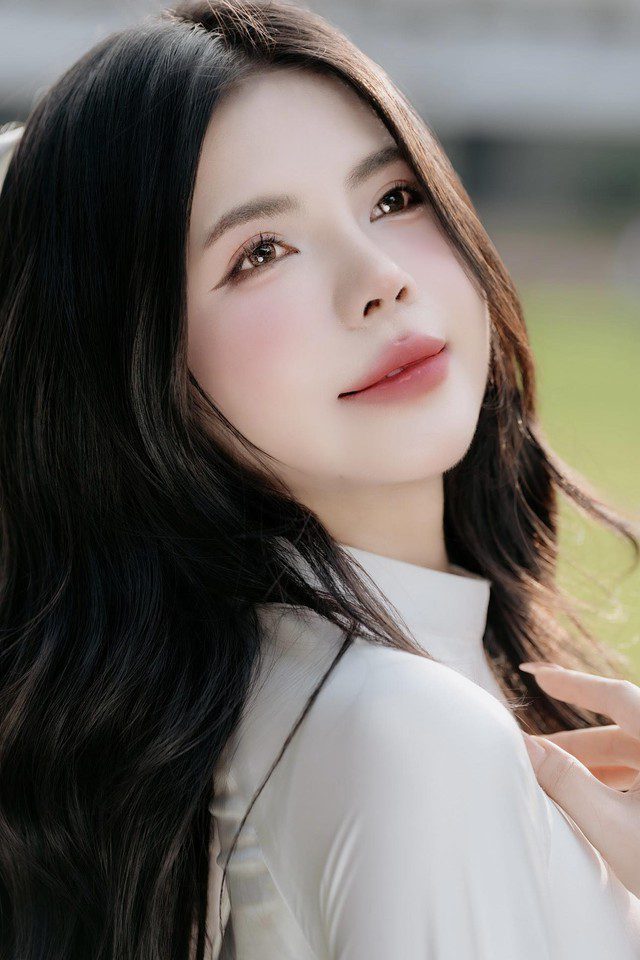 Mai Dora releases a series of áo dài photos to celebrate April 30, leaving people "unable to take their eyes off" 5 mai dora 6 17460917820301164870718