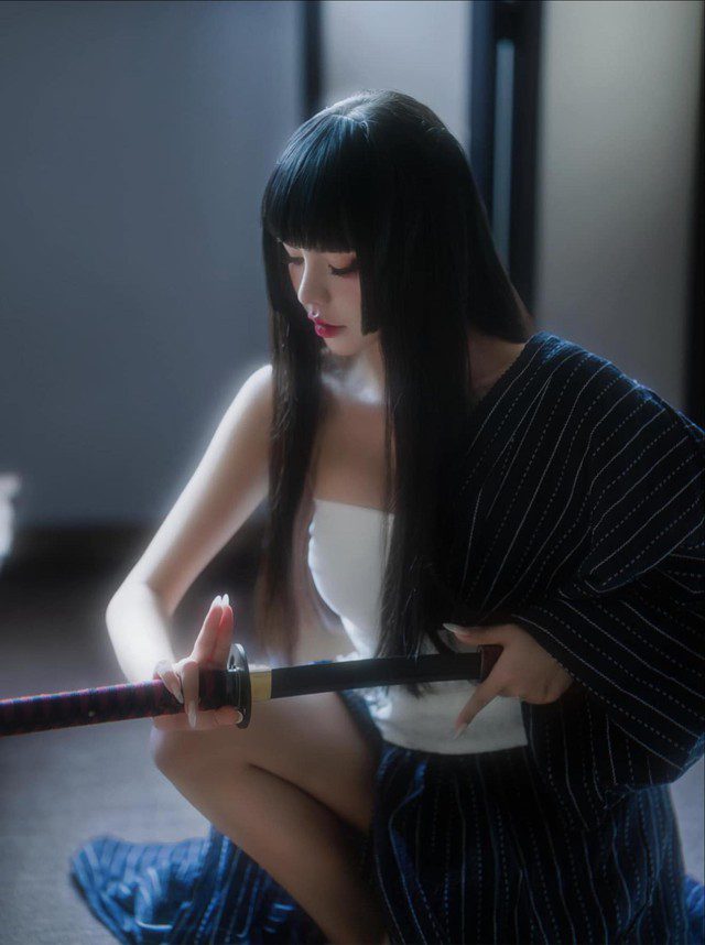 Mai Dora releases a series of áo dài photos to celebrate April 30, leaving people "unable to take their eyes off" 6 mai dora 9 17460917820451876647488