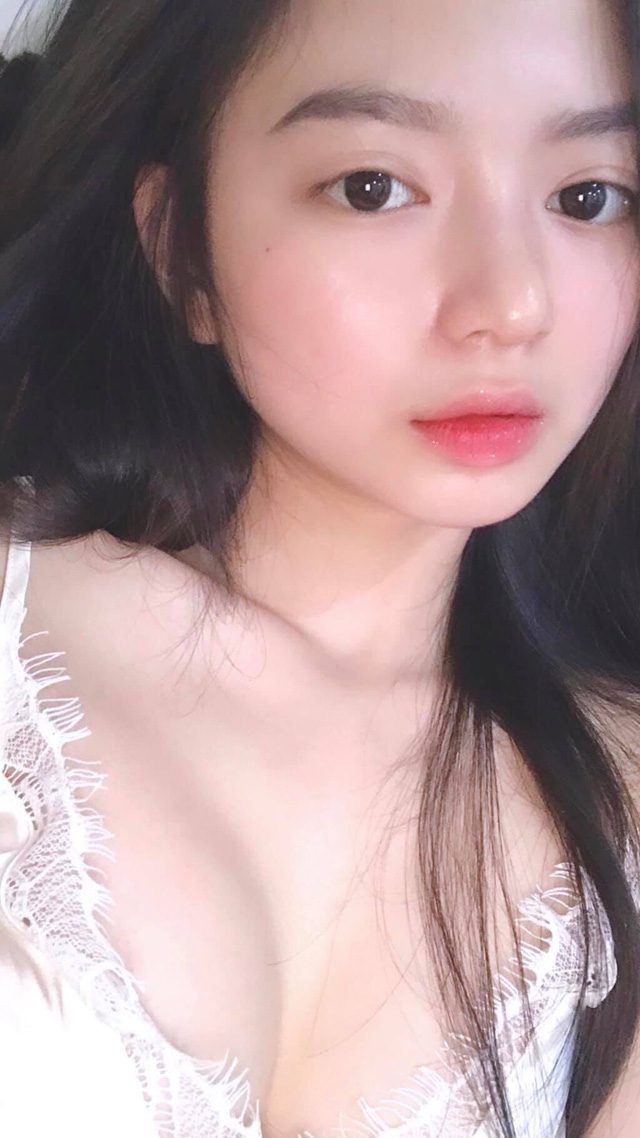 Beautiful female streamer still unable to find peace after the storms? 2 Beautiful streamer struggling to find peace after scandals? - Image 2.