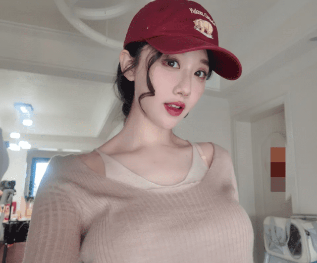 Livestream "showing legs," beautiful female streamer accused to the point of being banned from broadcasting 1 photo 1747279330885 1747279331986956860370